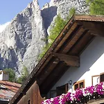 Hotel Al Larin
