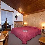 Al Larin Hotel