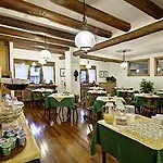 Hotel Al Larin