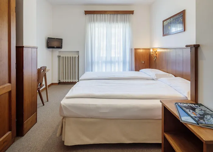 알 라린 호텔 3*