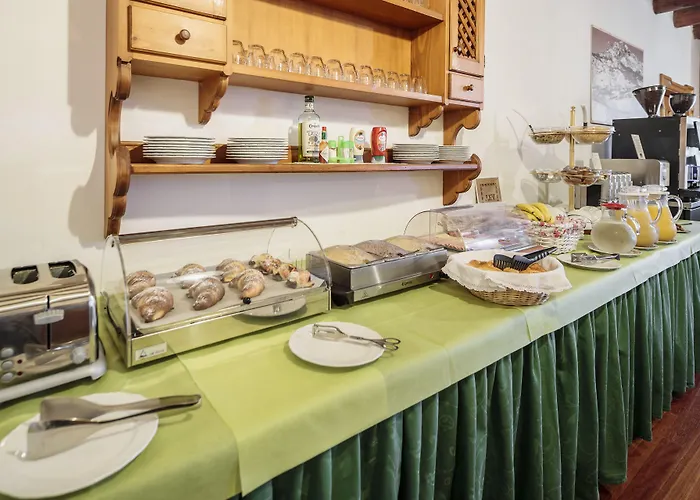 알 라린 호텔 3*