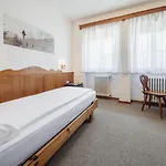 Al Larin Hotel